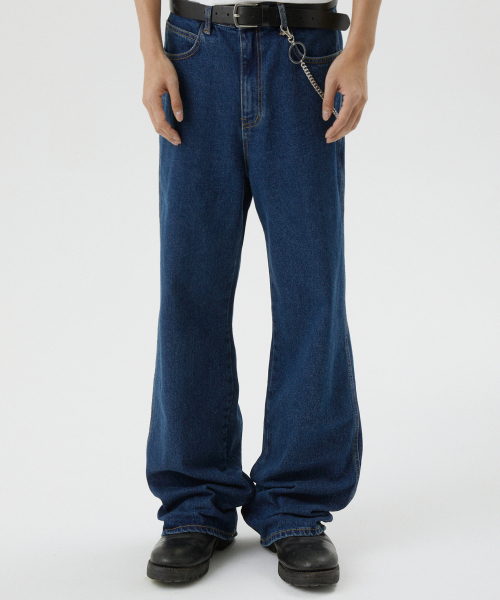 suade（スエード）の「FLARE DENIM [BLUE]（デニムパンツ・レディース・その他・SMALL/MEDIUM/LARGE）」の2枚目の写真