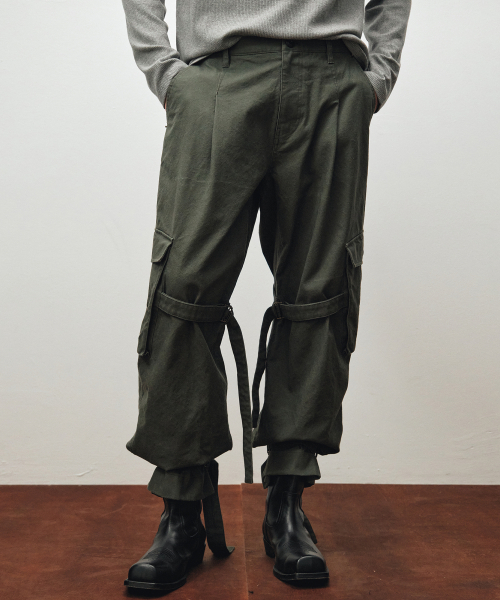 NOIRER(ノイア)の「ユーティリティストラップカーゴパンツ(カーキ)(その他パンツ・メンズ・その他・50/48/52)」の1枚目の写真
