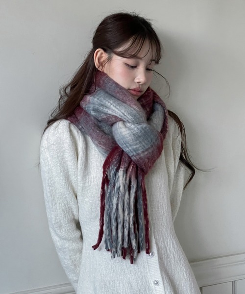 by muni:r（バイ ムニール）の「【3色展開】ソフトブレンディング チェックマフラー（マフラー・レディース・レッド/ピンク/ブラウン・FREE）」の17枚目の写真