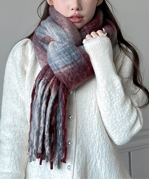 by muni:r（バイ ムニール）の「【3色展開】ソフトブレンディング チェックマフラー（マフラー・レディース・レッド/ピンク/ブラウン・FREE）」の18枚目の写真