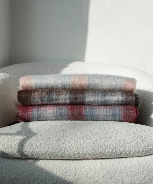 by muni:r（バイ ムニール）の「【3色展開】ソフトブレンディング チェックマフラー（マフラー・レディース・レッド/ピンク/ブラウン・FREE）」の21枚目の写真