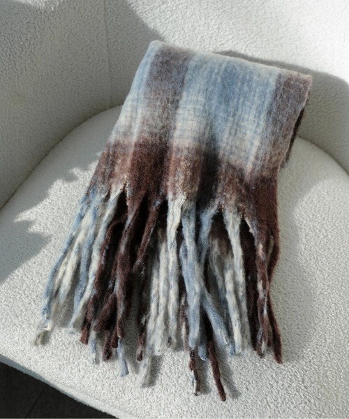 by muni:r（バイ ムニール）の「【3色展開】ソフトブレンディング チェックマフラー（マフラー・レディース・レッド/ピンク/ブラウン・FREE）」の8枚目の写真