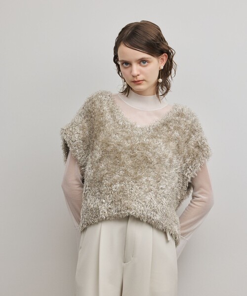 GRACE CONTINENTAL（グレースコンチネンタル）の「ラメフェザーベスト（ベスト・レディース・ベージュ/ブラック・36）」の6枚目の写真