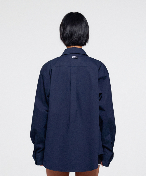 ERA(エラ)の「ユニセックス ERA クラシック シャツ - ディープネイビー(シャツ/ブラウス・レディース・その他・SMALL/MEDIUM/LARGE)」の3枚目の写真