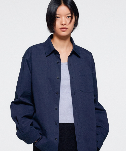 ERA(エラ)の「ユニセックス ERA クラシック シャツ - ディープネイビー(シャツ/ブラウス・レディース・その他・SMALL/MEDIUM/LARGE)」の4枚目の写真