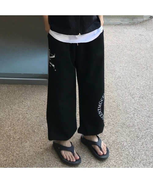 MUCENT(ムセント)の「ディビジョン ワイド スウェット ジョガーパンツ 男女共用 (グレー, ブラック)(スウェットパンツ・レディース・ブラック/グレー・1/2)」の2枚目の写真