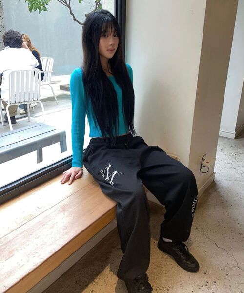 MUCENT(ムセント)の「ディビジョン ワイド スウェット ジョガーパンツ 男女共用 (グレー, ブラック)(スウェットパンツ・レディース・ブラック/グレー・1/2)」の13枚目の写真