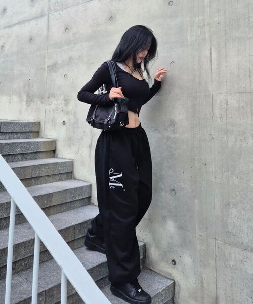 MUCENT(ムセント)の「ディビジョン ワイド スウェット ジョガーパンツ 男女共用 (グレー, ブラック)(スウェットパンツ・レディース・ブラック/グレー・1/2)」の14枚目の写真