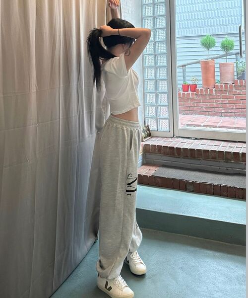 MUCENT(ムセント)の「ディビジョン ワイド スウェット ジョガーパンツ 男女共用 (グレー, ブラック)(スウェットパンツ・レディース・ブラック/グレー・1/2)」の16枚目の写真