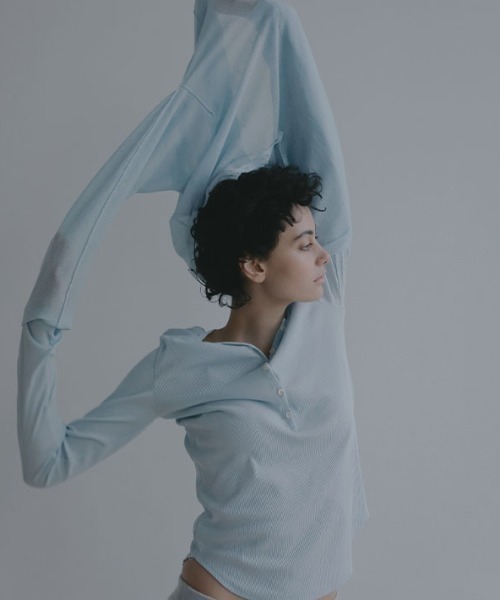 ETRE TOKYO(エトレトウキョウ)の「ヘンリーネックシアーニットプルオーバー(ニット/セーター・レディース・ネイビー/ホワイト/ライトブルー・FREE)」の11枚目の写真