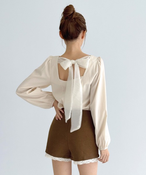 by muni:r(バイ ムニール)の「バックリボンストラップ ブラウス/2026 SS COLLECTION(シャツ/ブラウス・レディース・アイボリー/ブラック・FREE)」の10枚目の写真