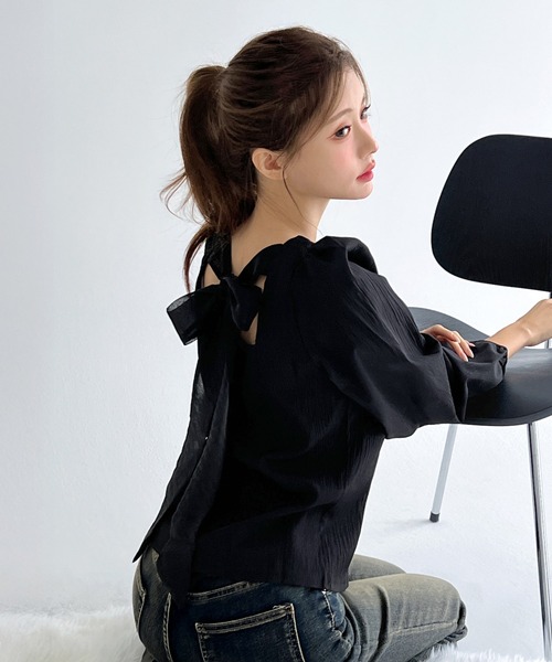 by muni:r(バイ ムニール)の「バックリボンストラップ ブラウス/2026 SS COLLECTION(シャツ/ブラウス・レディース・アイボリー/ブラック・FREE)」の21枚目の写真