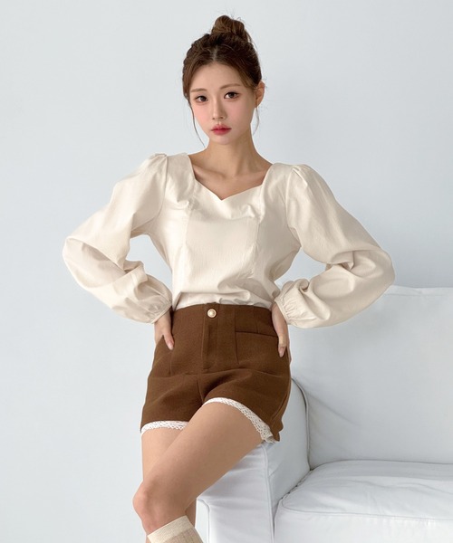 by muni:r(バイ ムニール)の「バックリボンストラップ ブラウス/2026 SS COLLECTION(シャツ/ブラウス・レディース・アイボリー/ブラック・FREE)」の3枚目の写真