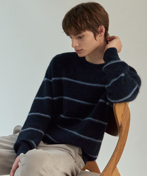 MINDBRIDGE（マインドブリッジ）の「[COUTURE]プレミアムアルパカセミオーバーフィットニット - 3カラー（ニット/セーター・メンズ・ネイビー/オレンジ/ブルー・100/110/95/105）」の5枚目の写真
