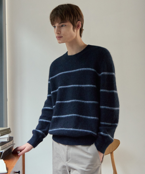 MINDBRIDGE（マインドブリッジ）の「[COUTURE]プレミアムアルパカセミオーバーフィットニット - 3カラー（ニット/セーター・メンズ・ネイビー/オレンジ/ブルー・100/110/95/105）」の6枚目の写真