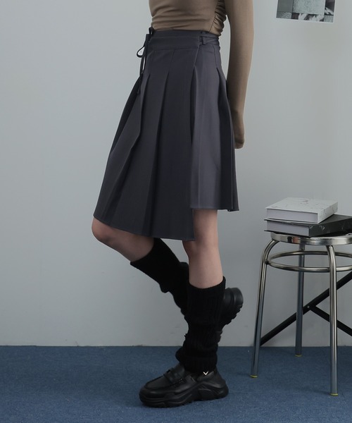 Ulysses（ユリシス）の「裾アシメプリーツラップスカート（スカート・レディース・ブラック/グレー・F）」の2枚目の写真