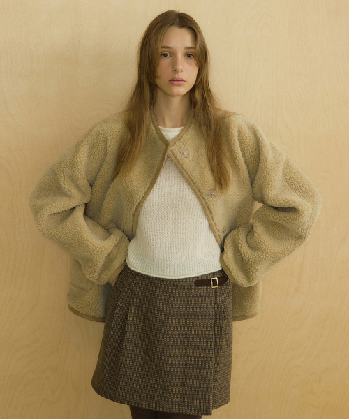 OCTETTE(オテット)の「SHEARING REVERSIBLE HALF NECK MUSTANG_BEIGE(ムートンコート・レディース・ベージュ・FREE)」の2枚目の写真