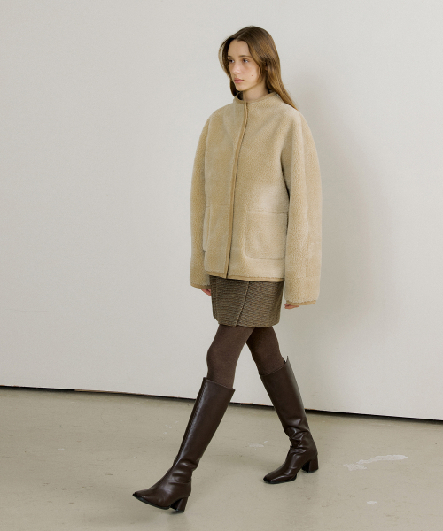 OCTETTE(オテット)の「SHEARING REVERSIBLE HALF NECK MUSTANG_BEIGE(ムートンコート・レディース・ベージュ・FREE)」の5枚目の写真