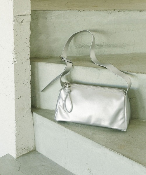 GLOBAL WORK(グローバルワーク)の「スペ軽ロングスクエアショルダーバッグ/634311(ショルダーバッグ・レディース・ライトイエロー/シルバー/ダークブラウン/ブラック・FREE)」の4枚目の写真