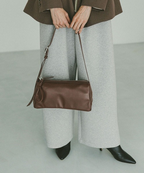 GLOBAL WORK(グローバルワーク)の「スペ軽ロングスクエアショルダーバッグ/634311(ショルダーバッグ・レディース・ライトイエロー/シルバー/ダークブラウン/ブラック・FREE)」の9枚目の写真