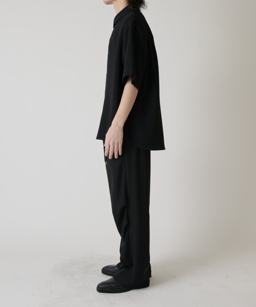 CULLNI（クルニ）の「【CULLNI exclusive for Lui's】クレリック半袖ZIPシャツジャケット（シャツ/ブラウス・メンズ・ライトベージュ/ブラック/オフホワイト・2/1）」の8枚目の写真