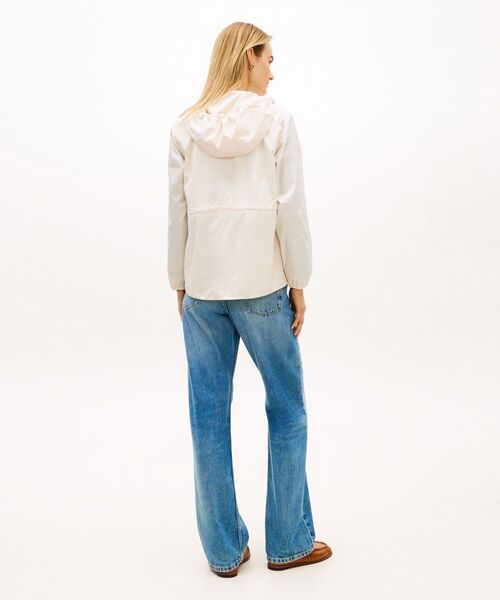 TOMMY HILFIGER（トミーヒルフィガー）の「トランジションウィンドブレーカー（ナイロンジャケット・レディース・ホワイト/マルチ・X-SMALL/SMALL/MEDIUM）」の5枚目の写真