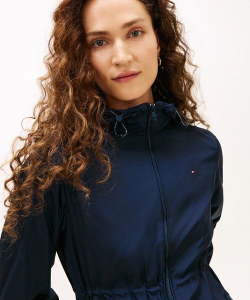 TOMMY HILFIGER（トミーヒルフィガー）の「トランジションウィンドブレーカー（ナイロンジャケット・レディース・ホワイト/マルチ・X-SMALL/SMALL/MEDIUM）」の8枚目の写真