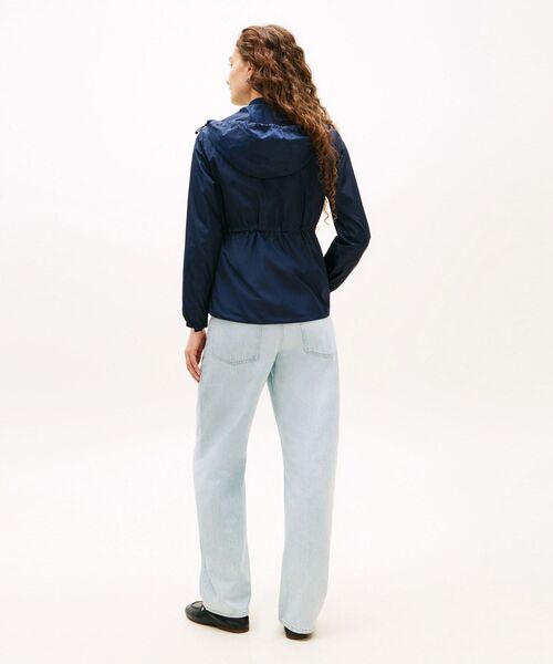 TOMMY HILFIGER（トミーヒルフィガー）の「トランジションウィンドブレーカー（ナイロンジャケット・レディース・ホワイト/マルチ・X-SMALL/SMALL/MEDIUM）」の10枚目の写真