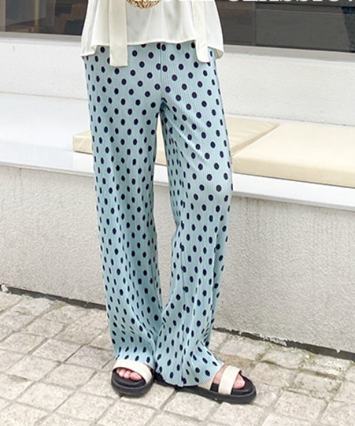 Vipoa(ヴィポア)の「ドットプリーツストレートパンツ(その他パンツ・レディース・ブルー/ピンク/ホワイト/ブラック・FREE)」の3枚目の写真