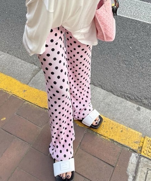 Vipoa(ヴィポア)の「ドットプリーツストレートパンツ(その他パンツ・レディース・ブルー/ピンク/ホワイト/ブラック・FREE)」の6枚目の写真