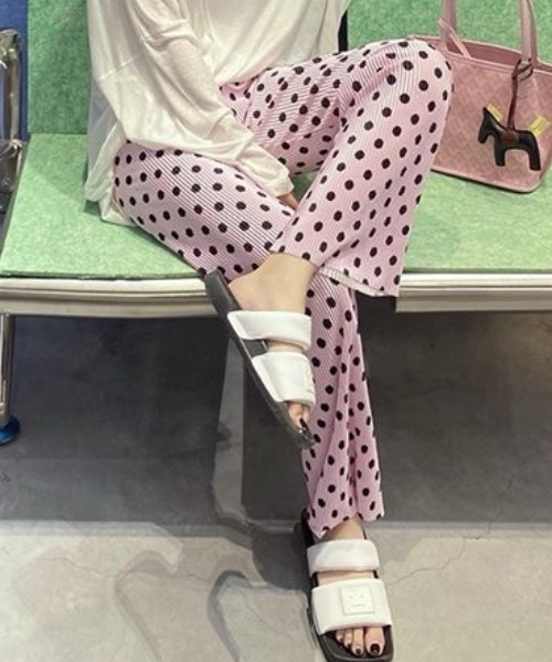 Vipoa(ヴィポア)の「ドットプリーツストレートパンツ(その他パンツ・レディース・ブルー/ピンク/ホワイト/ブラック・FREE)」の7枚目の写真