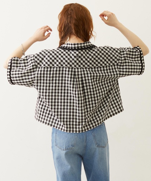 MILKFED.（ミルクフェド）の「TRIMMED GINGHAM CHECK SHIRT（シャツ/ブラウス・レディース・ブラウン/レッド/ブラック・ONE SIZE）」の4枚目の写真