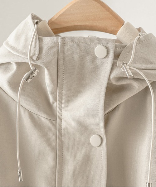 AMAJI(アマジ)の「ミドル丈フードジャケット(その他アウター・レディース・ホワイト・XX-LARGE/X-LARGE/LARGE/MEDIUM)」の2枚目の写真