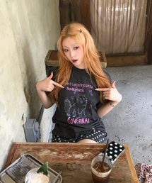 ウィメンズオーバーサイズキャットグラフィックTシャツチャコール
