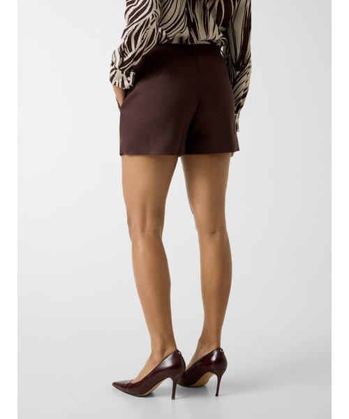 Guess(ゲス)の「ISABEAU Linen Short ショートパンツ(その他パンツ・レディース・ブラウン・X-SMALL/SMALL/MEDIUM)」の2枚目の写真