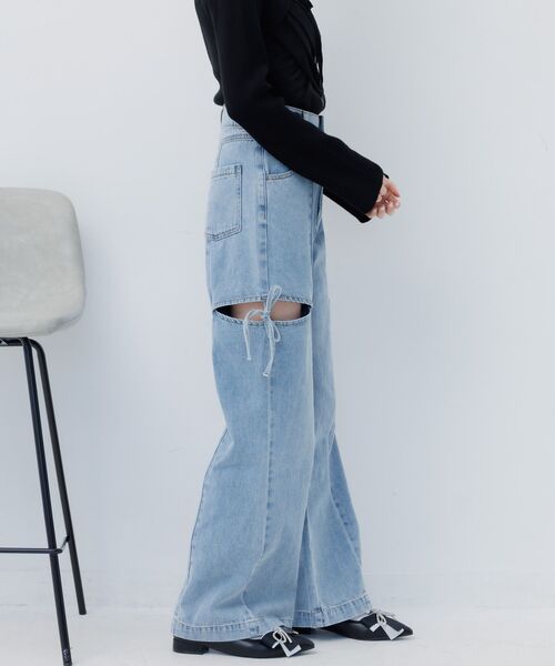 ems excite(エムズエキサイト)の「スリットリボンデニムPT(デニムパンツ・レディース・ライトブルー/ダークブルー・SMALL/MEDIUM)」の4枚目の写真