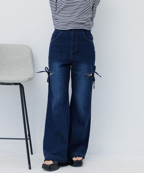 ems excite(エムズエキサイト)の「スリットリボンデニムPT(デニムパンツ・レディース・ライトブルー/ダークブルー・SMALL/MEDIUM)」の15枚目の写真