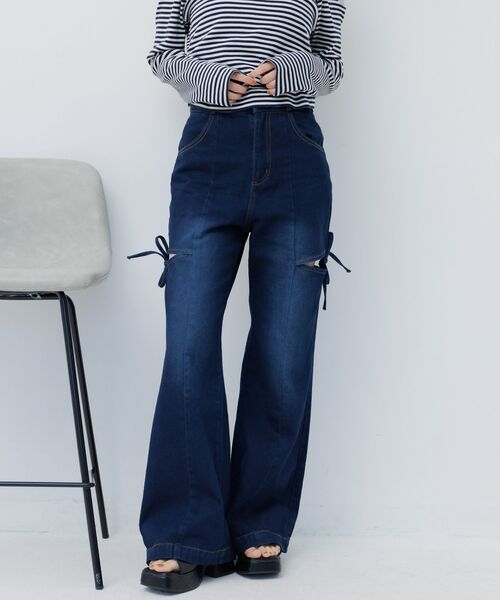 ems excite(エムズエキサイト)の「スリットリボンデニムPT(デニムパンツ・レディース・ライトブルー/ダークブルー・SMALL/MEDIUM)」の16枚目の写真