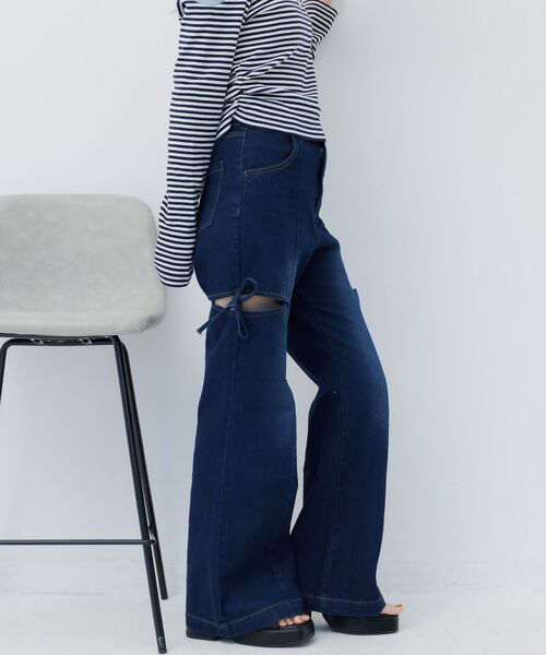 ems excite(エムズエキサイト)の「スリットリボンデニムPT(デニムパンツ・レディース・ライトブルー/ダークブルー・SMALL/MEDIUM)」の17枚目の写真