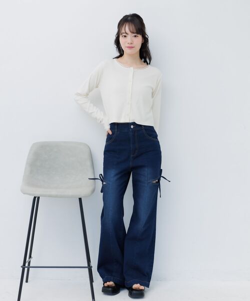 ems excite（エムズエキサイト）の「スリットリボンデニムPT（デニムパンツ・レディース・ライトブルー/ダークブルー・SMALL/MEDIUM）」の13枚目の写真