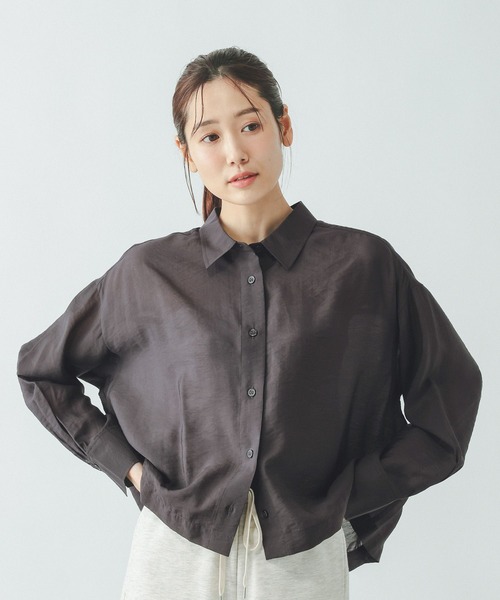 GLOBAL WORK(グローバルワーク)の「シルキータッチシアークロップドシャツ/636682(シャツ/ブラウス・レディース・ピンク/スミクロ/サックスブルー/グレイッシュベージュ・LARGE/MEDIUM/SMALL)」の2枚目の写真