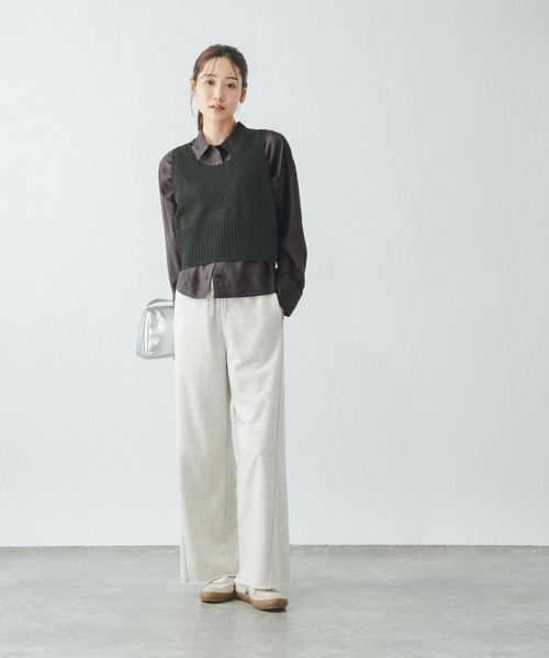 GLOBAL WORK(グローバルワーク)の「シルキータッチシアークロップドシャツ/636682(シャツ/ブラウス・レディース・ピンク/スミクロ/サックスブルー/グレイッシュベージュ・LARGE/MEDIUM/SMALL)」の19枚目の写真