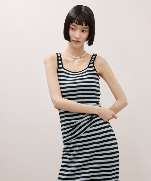 ADAM ET ROPE'(アダムエロペ)の「【Miller for ADAM ET ROPE'】別注 スクエアタンク(タンクトップ・レディース・ブルー/キナリ・FREE)」の2枚目の写真