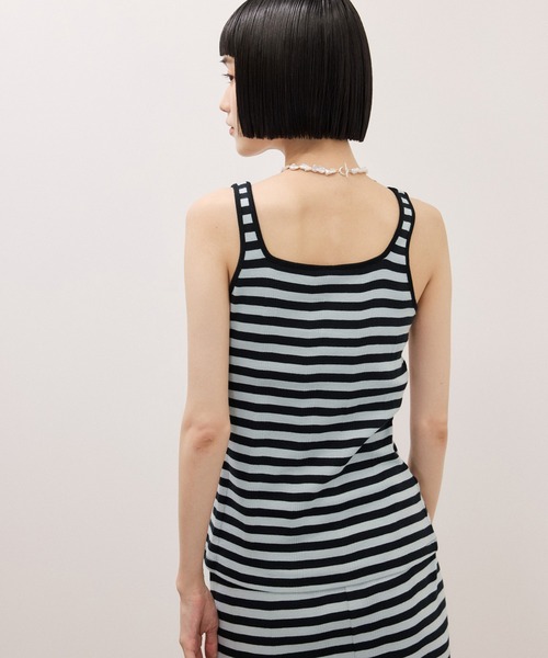 ADAM ET ROPE'(アダムエロペ)の「【Miller for ADAM ET ROPE'】別注 スクエアタンク(タンクトップ・レディース・ブルー/キナリ・FREE)」の13枚目の写真