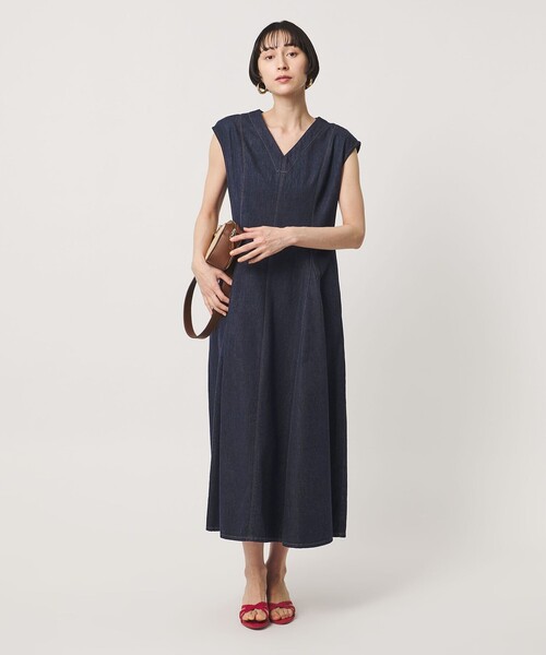 UNITED ARROWS（ユナイテッドアローズ）の「ステッチ Vネック デニムワンピース（ワンピース・レディース・ネイビー/コバルトブルー・38/36）」の3枚目の写真