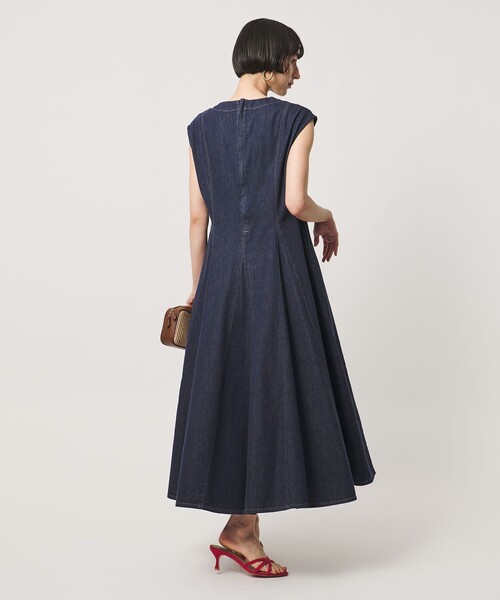 UNITED ARROWS（ユナイテッドアローズ）の「ステッチ Vネック デニムワンピース（ワンピース・レディース・ネイビー/コバルトブルー・38/36）」の5枚目の写真