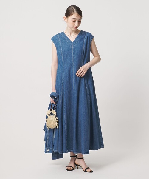 UNITED ARROWS（ユナイテッドアローズ）の「ステッチ Vネック デニムワンピース（ワンピース・レディース・ネイビー/コバルトブルー・38/36）」の7枚目の写真