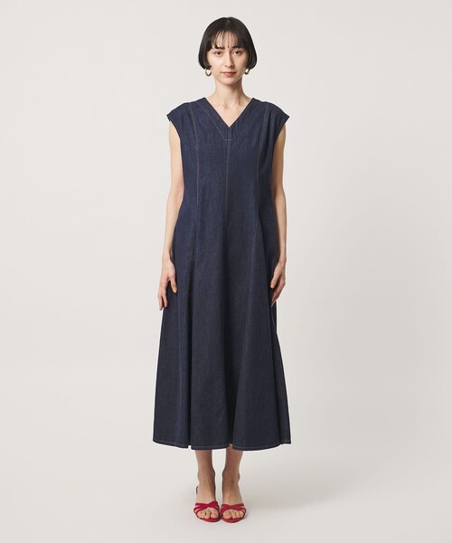 UNITED ARROWS（ユナイテッドアローズ）の「ステッチ Vネック デニムワンピース（ワンピース・レディース・ネイビー/コバルトブルー・38/36）」の8枚目の写真