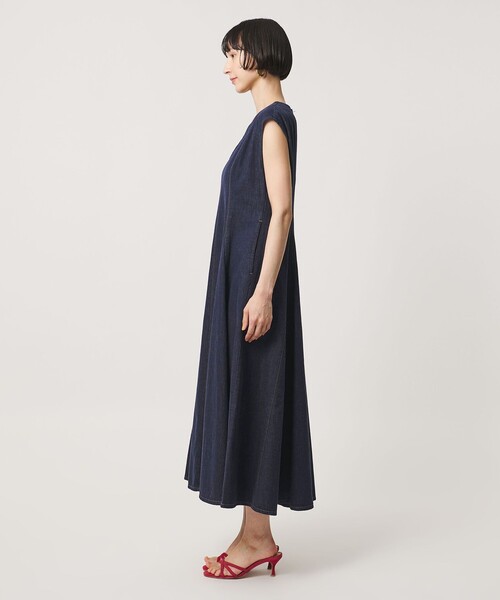 UNITED ARROWS（ユナイテッドアローズ）の「ステッチ Vネック デニムワンピース（ワンピース・レディース・ネイビー/コバルトブルー・38/36）」の9枚目の写真
