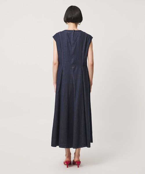 UNITED ARROWS（ユナイテッドアローズ）の「ステッチ Vネック デニムワンピース（ワンピース・レディース・ネイビー/コバルトブルー・38/36）」の10枚目の写真